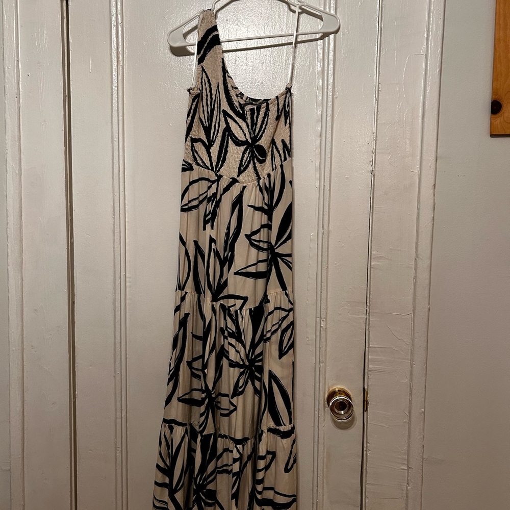 Chic One Shoulder Black and Cream Floral Dress